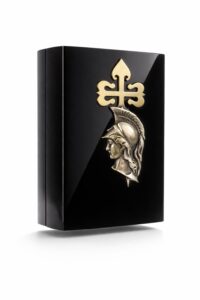 Caja con escudo de Minerva