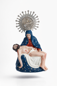Virgen de Lodosa policromada con corona de metal